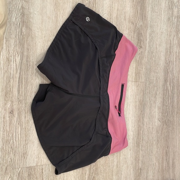 Women’s athletic shorts good condition - Picture 2 of 3